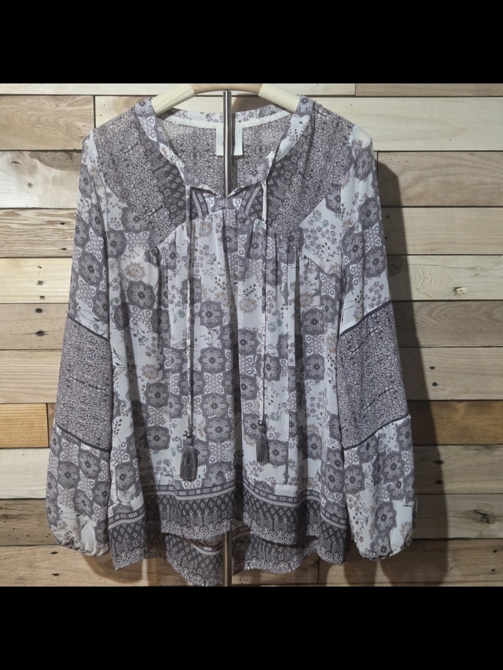 ​Knox Rose Boho Grey Floral Crepe Blouse Women's Sz M Tassel Peasant Top